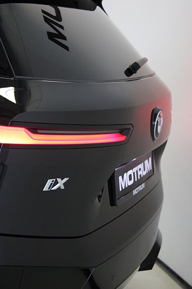 BMW iX 10 of 30