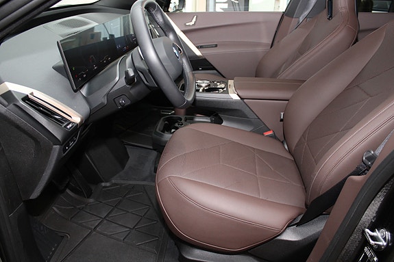 BMW iX 15 of 30