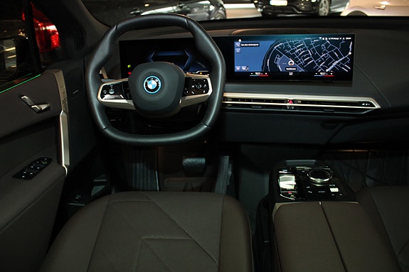 BMW iX 17 of 30