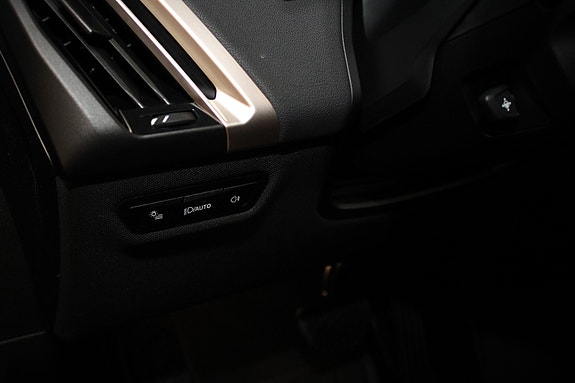 BMW iX 18 of 30