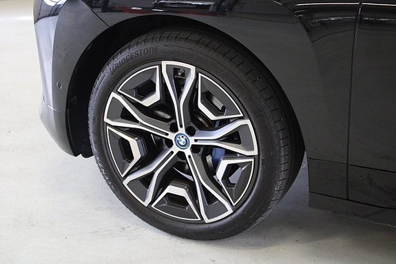 BMW iX 7 of 30