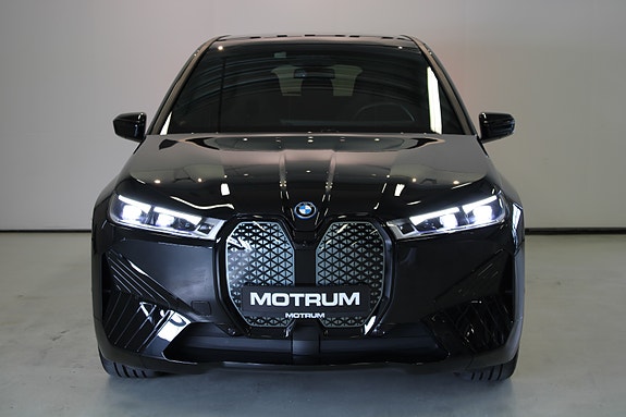 BMW iX 2 of 30
