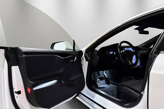 Tesla Model S 17 of 30