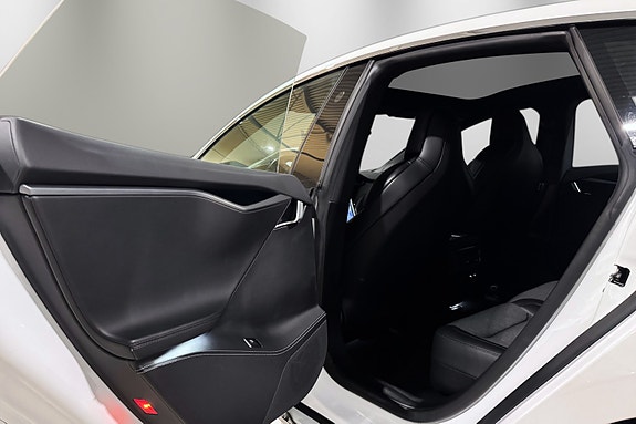 Tesla Model S 23 of 30