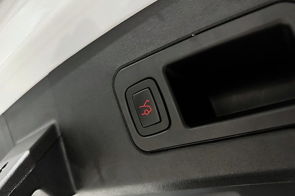Tesla Model S 27 of 30