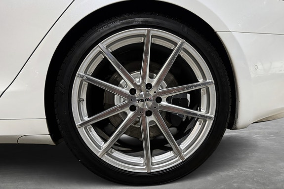 Tesla Model S 15 of 30