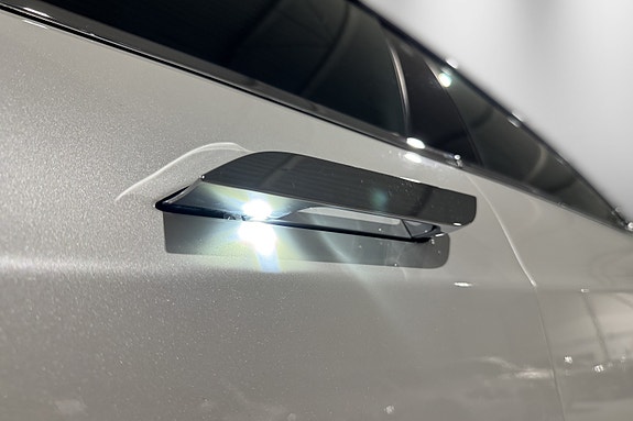 Tesla Model S 16 of 30