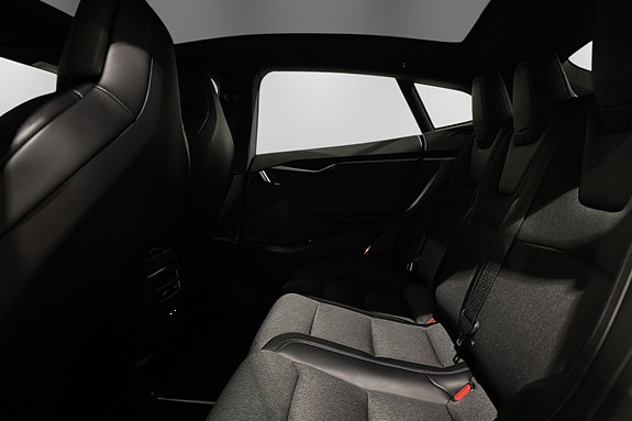 Tesla Model S 24 of 30