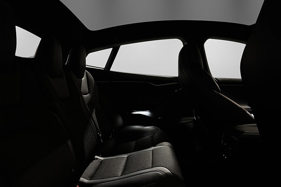 Tesla Model S 29 of 30