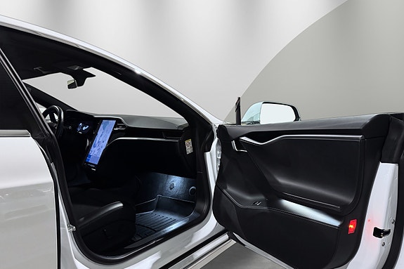 Tesla Model S 30 of 30