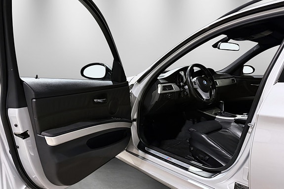 BMW 335i 16 of 30