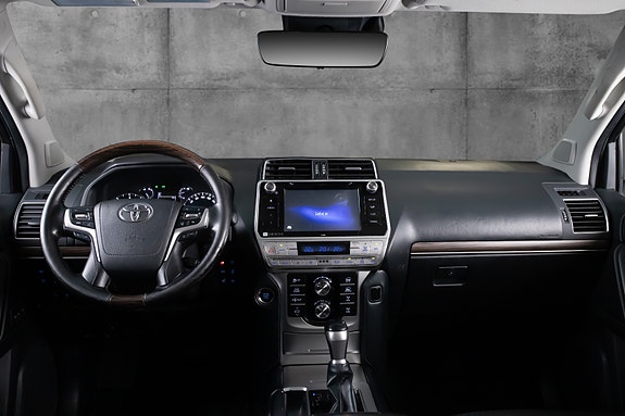 Toyota Land Cruiser 9 of 26