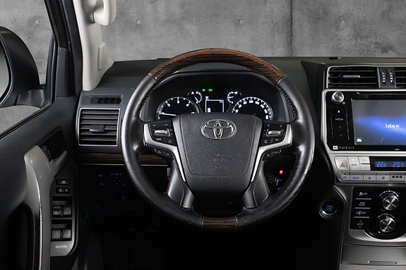 Toyota Land Cruiser 11 of 26