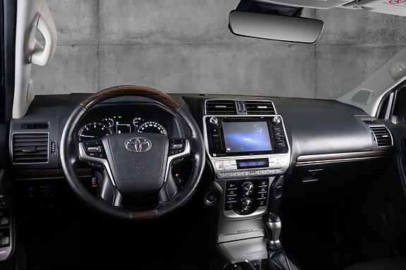 Toyota Land Cruiser 10 of 26