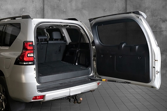 Toyota Land Cruiser 8 of 26