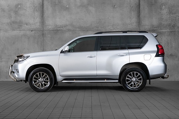 Toyota Land Cruiser 3 of 26