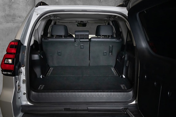 Toyota Land Cruiser 7 of 26