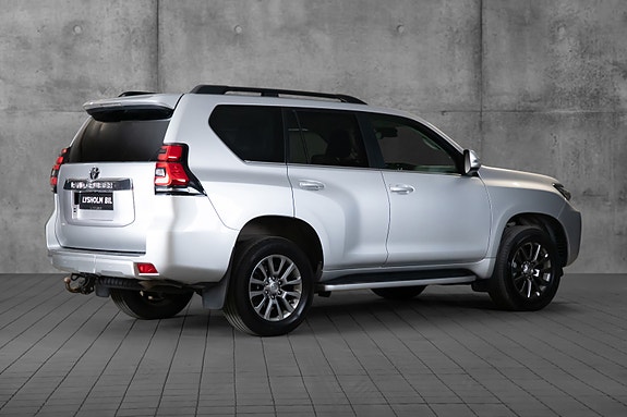Toyota Land Cruiser 2 of 26
