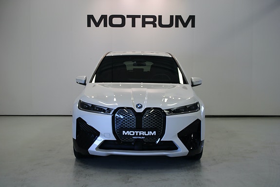 BMW iX 2 of 30