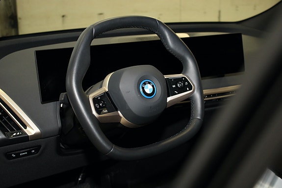 BMW iX 16 of 30