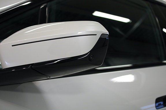 BMW iX 8 of 30