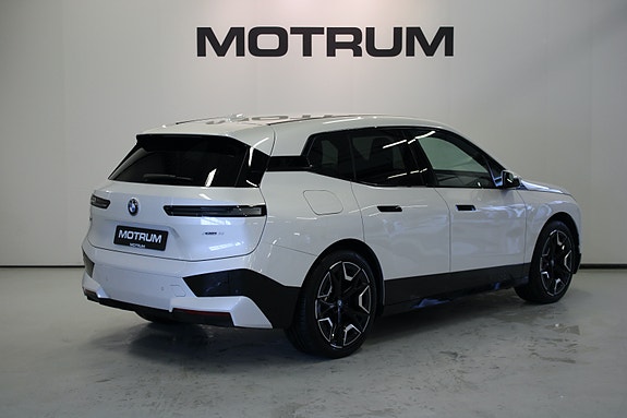 BMW iX 3 of 30