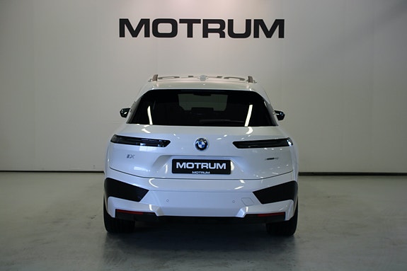 BMW iX 4 of 30