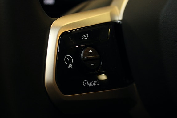BMW iX 25 of 30