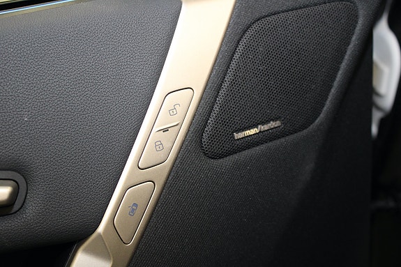 BMW iX 17 of 30