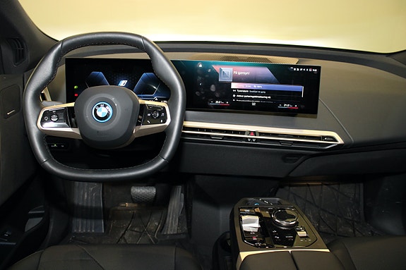 BMW iX 21 of 30