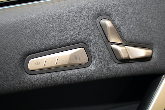 BMW iX 18 of 30