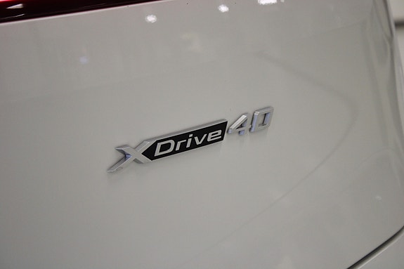 BMW iX 12 of 30