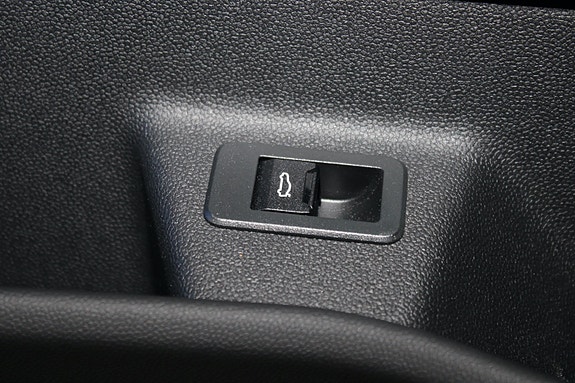 BMW iX 20 of 30
