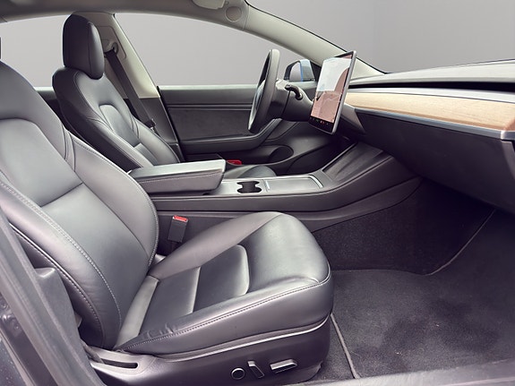 Tesla Model 3 9 of 13