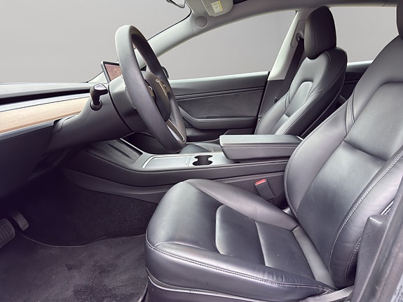 Tesla Model 3 10 of 13