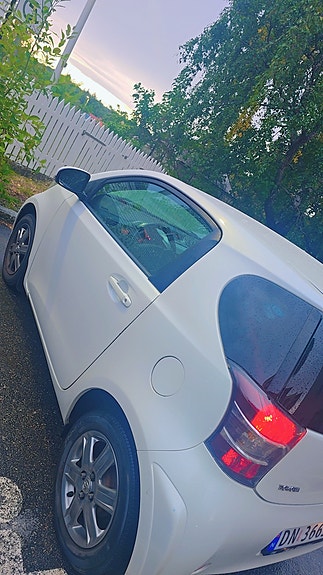 Toyota IQ 2 of 8