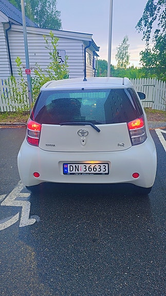 Toyota IQ 8 of 8