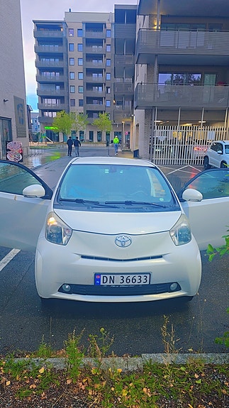 Toyota IQ 4 of 8