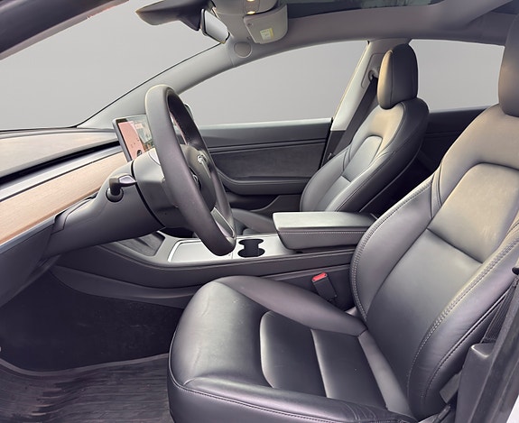 Tesla Model 3 9 of 13