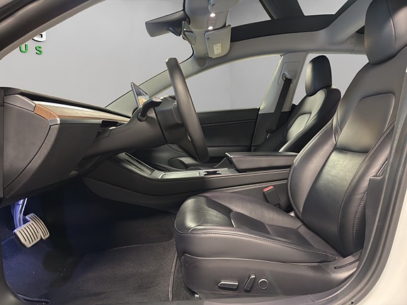 Tesla Model 3 9 of 13