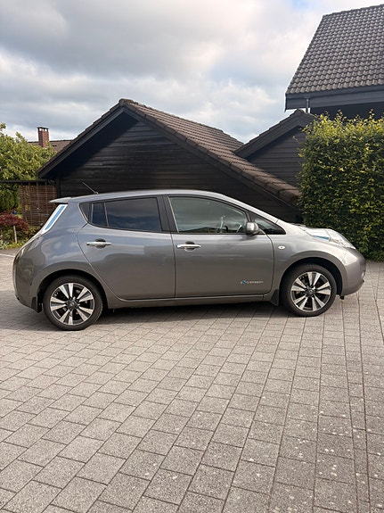 Nissan Leaf 3 of 27