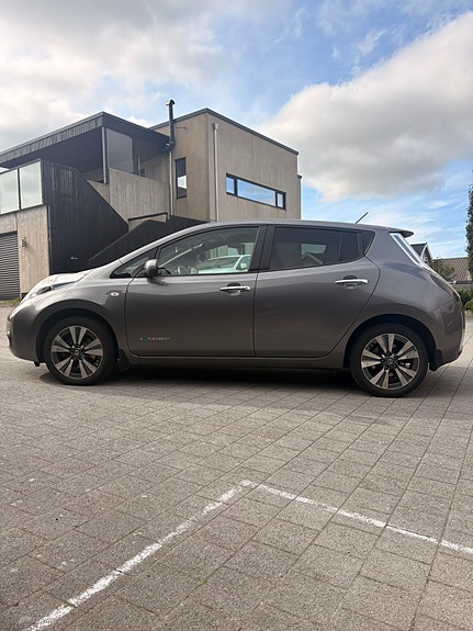 Nissan Leaf 7 of 27