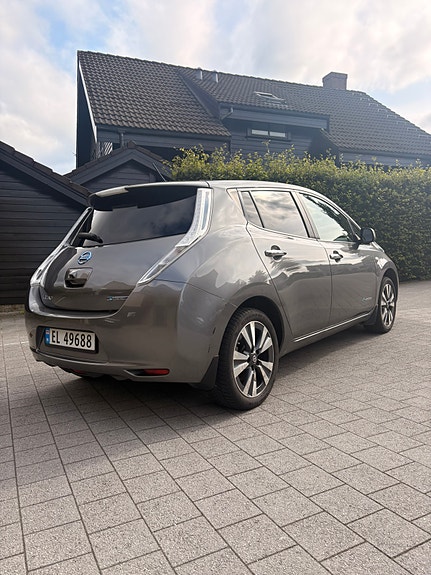 Nissan Leaf 4 of 27