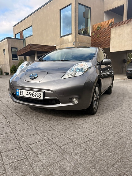 Nissan Leaf 8 of 27