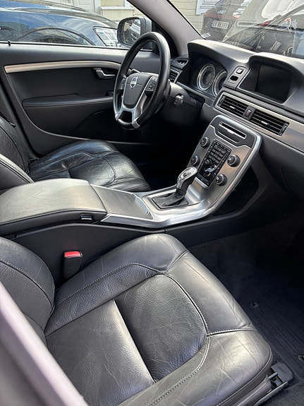 Volvo V70 8 of 21