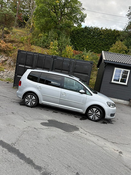 Volkswagen Touran 4 of 22