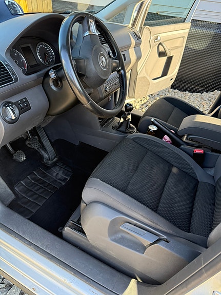 Volkswagen Touran 8 of 22