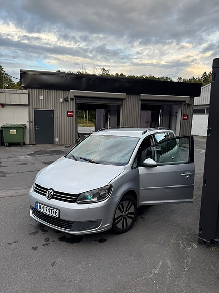 Volkswagen Touran 2 of 22