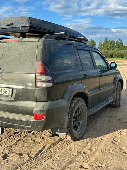Toyota Land Cruiser 7 of 7