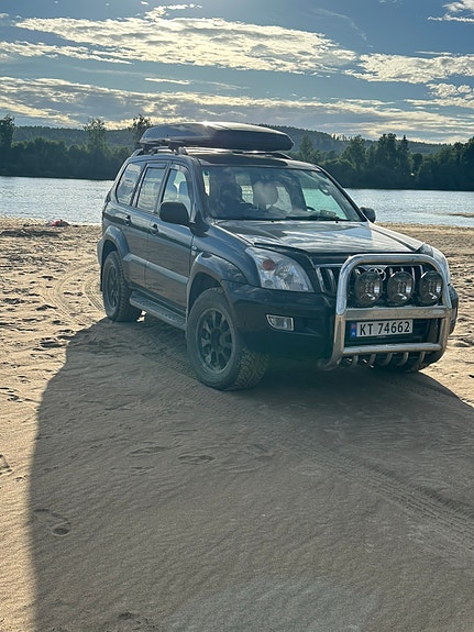 Toyota Land Cruiser 5 of 7